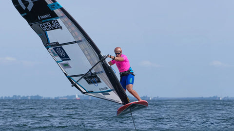 Thies Johnsen joins the F4 Windsurf Foil team!